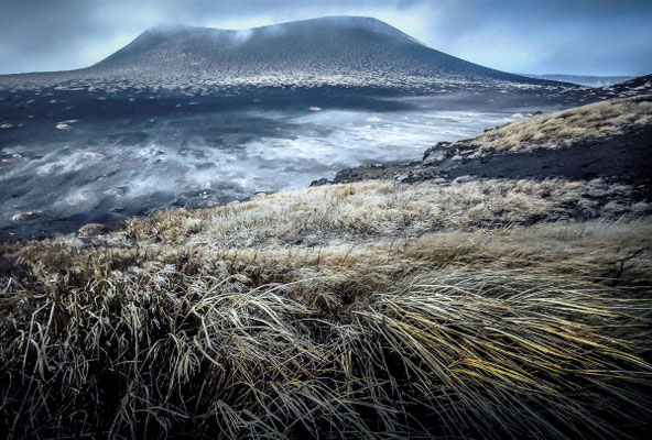 風の三原山　2025 第52回東京都写真展【特選】