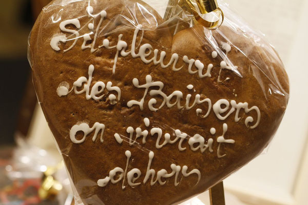 #Strasbourgcapitaledenoël - #marchédenoël - #bibelots de noël - #christkindelsmärik - #décorationsdenoël - www.dominique-mayer.com