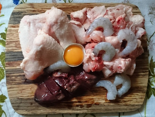 Putenleber, Hähnchenflügel, Hähnchenfilet, Eigelb, Tigergarnelen