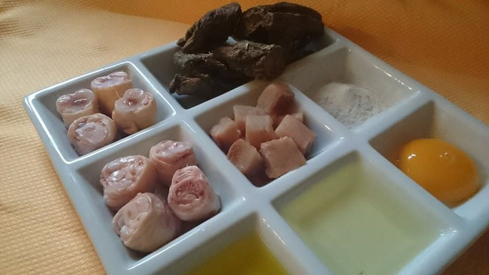 getrocknete Kälberlunge, Hühnerklein, Fisch, Eigelb, Öle, Kalkpulver