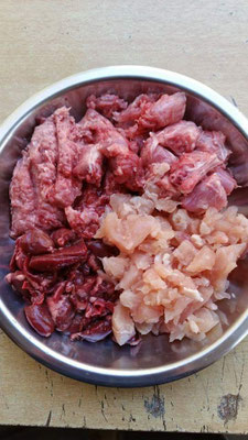 Hühnerbrust, Hühnerherzen, Hähnchenhälse, gewolftes Huhn