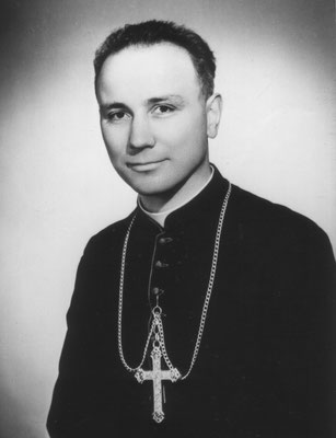 Mgr Ramousse, tout jeune évêque : il a été nommé évêque en 1963, à l'âge de 34 ans.