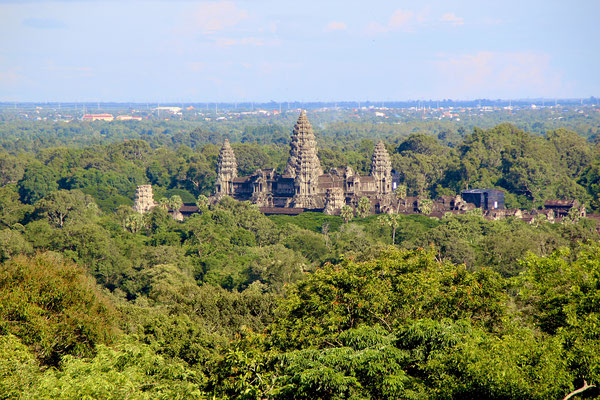 Angkor Wat vu depuis le sommet du Phnom Bakheng