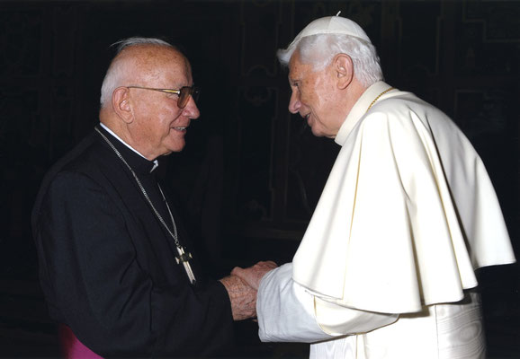 Mgr Ramousse avec SS le Pape Benoît XVI.