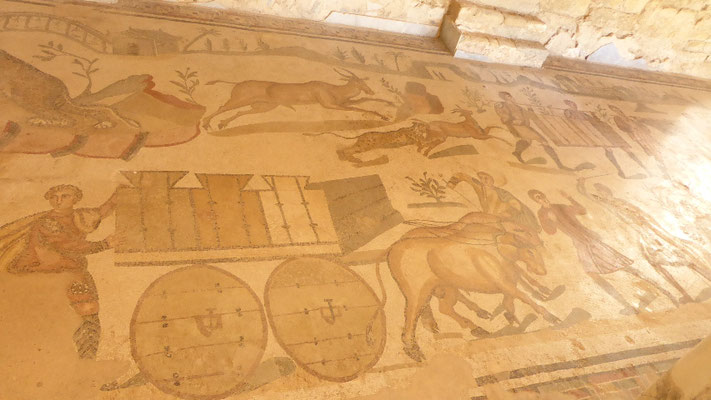 Scènes de la grande chasse, qui montrent comment les Romains chassaient, capturaient et ramenaient à Rome des animaux sauvages pour les jeux du cirque.