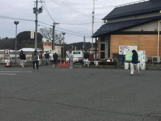 徐々に集まり始めました10人程度