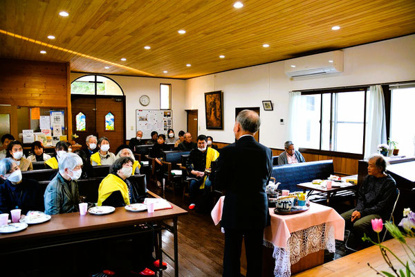 2025年3月23日（日）創立90周年記念礼拝後の感謝会にて　旭東教会を代表して祝辞を語る泰さんです。本当に丁寧に準備されたメッセージで、一同、教えられ目を開かれる思いでした。お疲れさまでした。