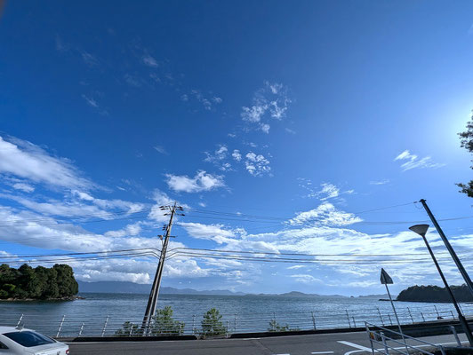 2024年9月10日（火）午後3時50分過ぎ　海と空　空気もすばらしいです。ただし、愛生園の入り口付近、段々静まった気持ちにもなってきます。