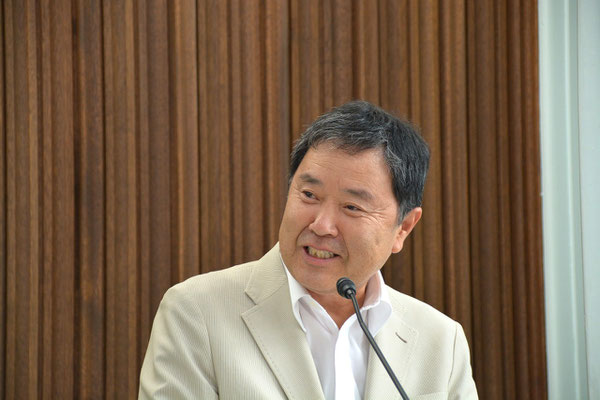 2024年7月14日（日）洗礼入会式が執り行われた礼拝にて　みんなの教会学校にてMさんが受洗される前に、みんなの教会学校の時間に証しをしてくださっているところです。