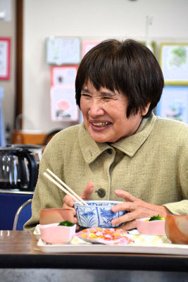 2024年12月15日（日）こんな笑顔があふれるほっとタイム。幸せな時間となりました。メサイアのDVDコンサート前に、こころあたたまり、お腹も程よく満たされたひとときとなりました。