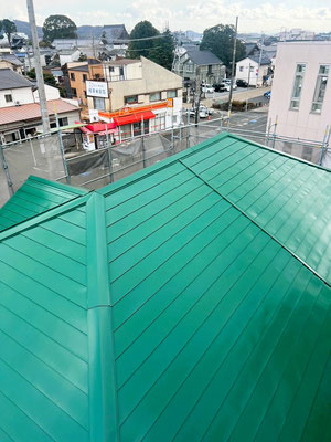 2025年1月29日（水）大塗屋さん職人さんからの提供　屋根工事の職人さんが仕上がった屋根を撮影してくださいました。立派に完了しています。