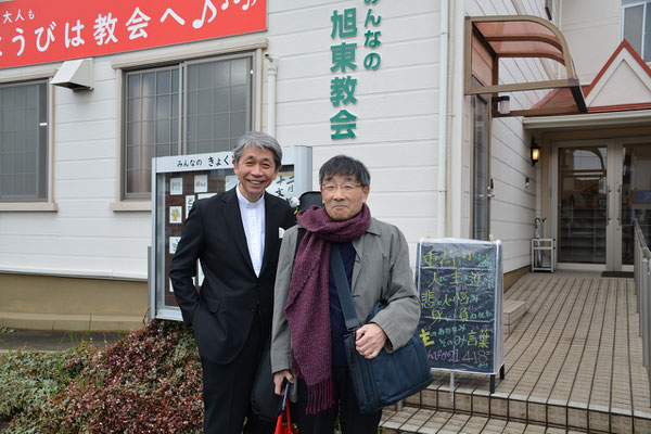 2024年2月4日（日）森牧師と上島一高先生のツーショット。これはお帰り前ではなく、朝一番の一枚です。