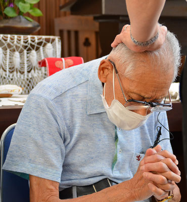 2024年9月15日（日）恵老祝福礼拝を捧げました。現在100歳の正さん元気に出席されました。代表して祝福の祈りを按手するなかさせて頂きました。