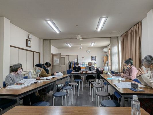 2025年2月9日（日）朝9時過ぎ　集会室にて教会学校の先生方の月に一度のミーティングが始まりました。新年度に向けての説教奉仕の充実のために新たなチャレンジをしてみよう、ということが決まりました。皆さんの本当に熱心で誠実なお働きによって支えられているみんなの教会学校です。頭がさがります。礼拝ごとに毎週恵まれています。この日は平和憲法についてのお話がありましたよ。少しは写真アップロード出来ると思います。取り急ぎ、こちらを一枚。