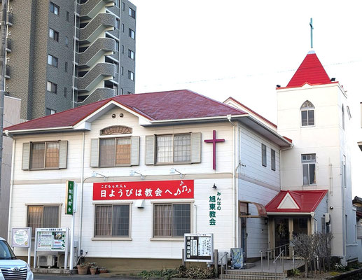 2024年12月6日（金）朝撮影　旭東教会の外観です。2025年1月には、外壁塗装・屋根工事がおわり、パッと見ての印象は大きくかわります。