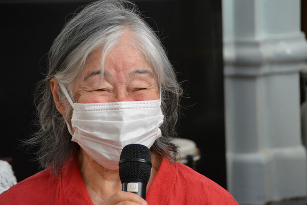 2022年9月18日（日）娘さんご夫妻の助けもあって、久し振りに礼拝に出席された楊子さん。素敵な笑顔が記録されていました。ご主人にまつわることで、とても楽しいお話をなさっていたと思います。