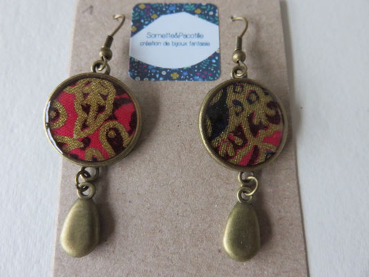 Sornette et Pacotille -Boucle en laiton finition bronze antique - cabochon rond  - breloque - tissus  "souvenir de Bali " - édition limitée