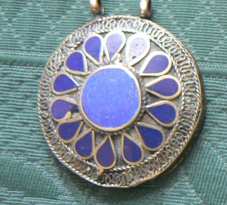 Pendentif rond  en Maillechort  et lapis lazuli - verre - email