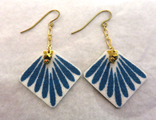 M.un beau jour  - Boucle 1-   papier /textile - les losanges, 9 traits  bleus  -