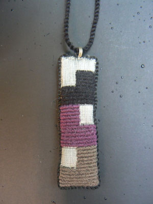 Assia Rhadbane -  pendentif brodé -