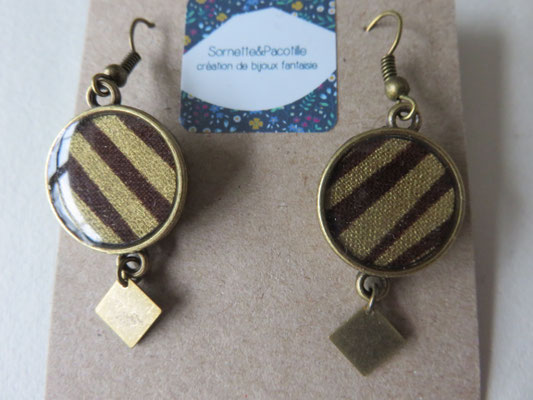 Sornette et Pacotille -Boucle en laiton finition bronze antique - cabochon rond- breloque - tissus  "art deco" - édition limitée
