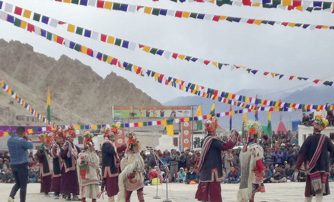 Ein kleiner Einblick in das geschmückte "Ladakh Festival" mit traditionellen Kostümen.