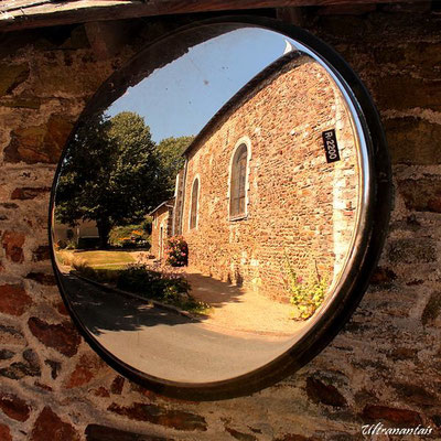 Eglise dans le miroir - Chenillé-Changé (49)