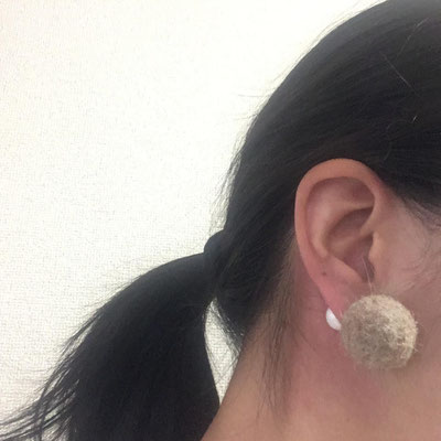 兎毛ピアス、キャッチはコットンパール