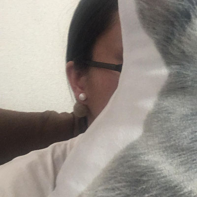 うさぎ毛ボールのピアス