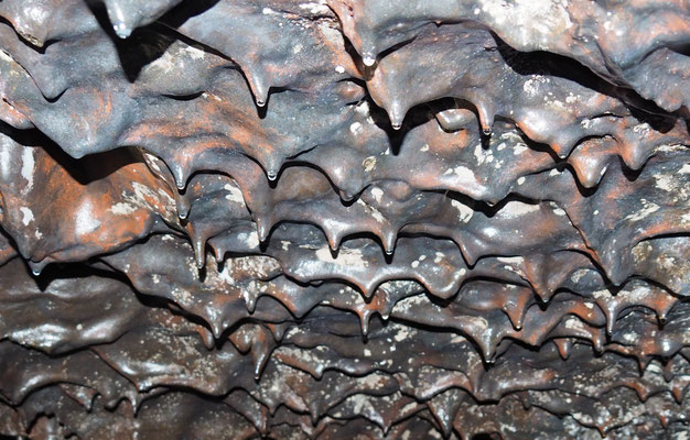 Geschmolzener Fels an Höhlendecke  - Pico