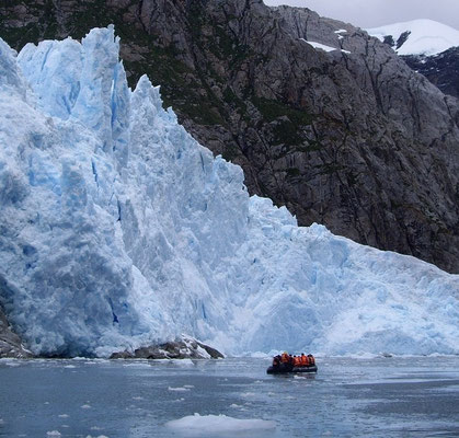 Exkursion zum ins Meer kalbenden Gletscher