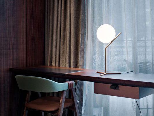 IC Lights Table Lamp