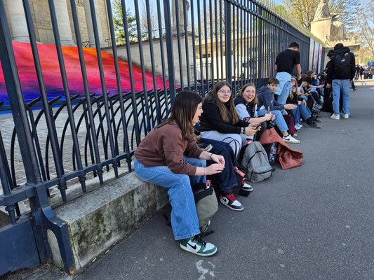 Devant l'Assemblée Nationale