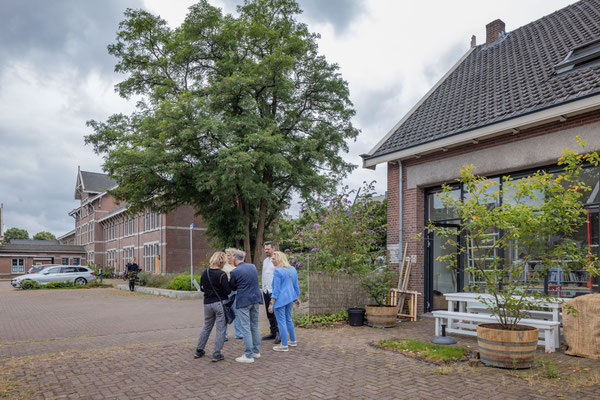 ... op een van de kazerneterreinen aan de Edese oostflank ...