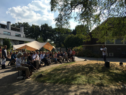 Oprichter Harry Harsema heette alle bezoekers welkom.