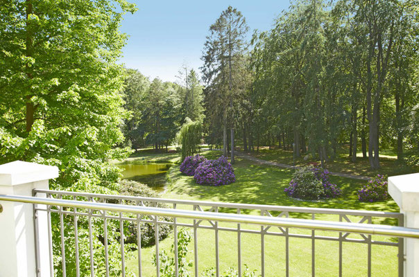 Blick von der Terrasse in den Goethepark