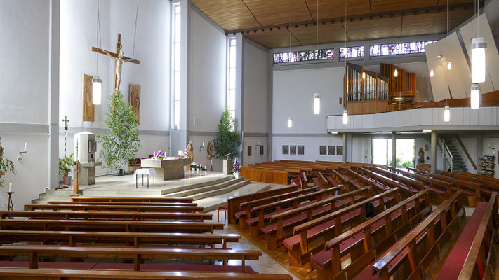 Peter und Paulkirche von innen