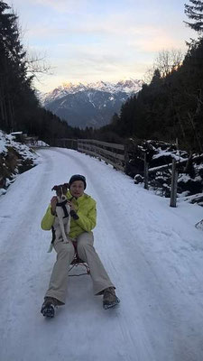 Feb./März 2016 - Pepe mit Frauchen im Schnee