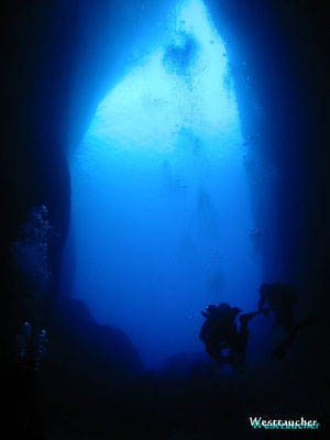 Höhle beim Inland Sea