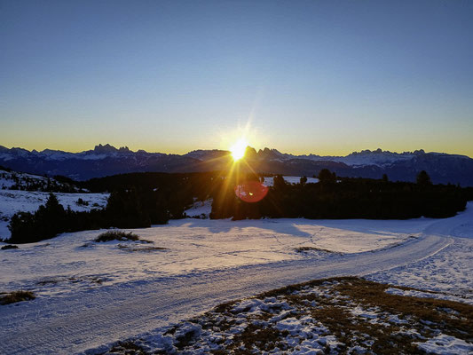 KW 01  von Mathias Mesner Schrambach Sonnenaufgang Villanderer Alm 