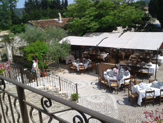 Mas le Petit Nizon, mariage dans mas provençal à proximité d'Avignon entre Gard et Vaucluse