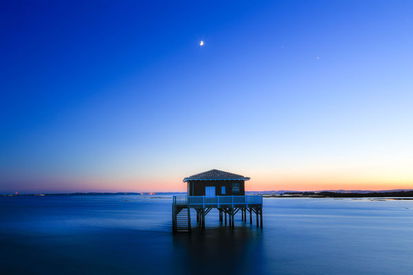 LA CABANE SOUS LA LUNE PHOTO JEAN DUFFOUR