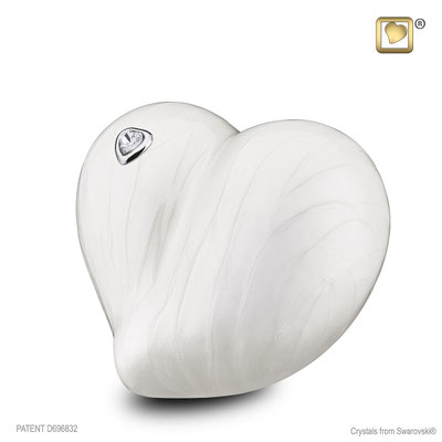 mit Swarovskistein 0,65 l = 199,00 EUR,  4,0 l = 319 EUR auch als Microurne = 93,00 EUR