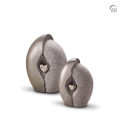 0,80 l =213,00 EUR, 2,20 l = 287,00 EUR