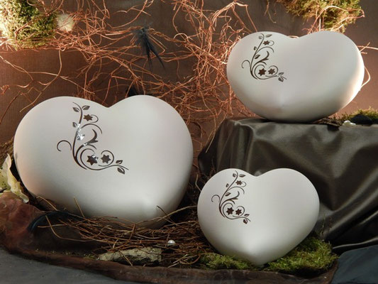 mit schwarzem Ornament  (mit allen Grundfarben, siehe zuvor) zusätzlich zur Urne 10,00 €