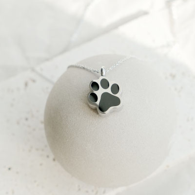 Edelstahl Ascheanhänger, schwarze Pfote -43,00 EUR (ohne Kette) passende Edelstahlkette 15,00 EUR (GE228)
