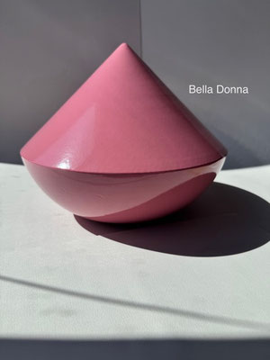 Aura in drei Größen 1,0 l = 214,00 €,3,8 l = 238,00 € und 6,0 l = 405,00 €