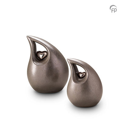0,80 l 205,00 EUR, 2,20 l = 285,00 EUR