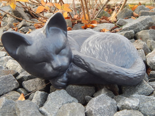 Tierform- Katze in schwarz/grau: 0,60 ltr. = 180,00 €