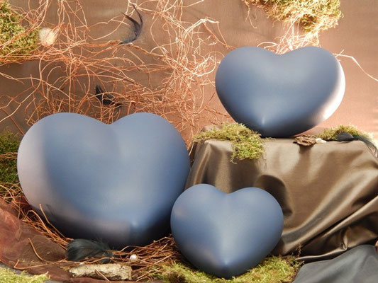 Mittelblau 0,55 l = 95,00 EUR, 1,25 l = 120,00 EUR, 2,50 l = 145,00 EUR 